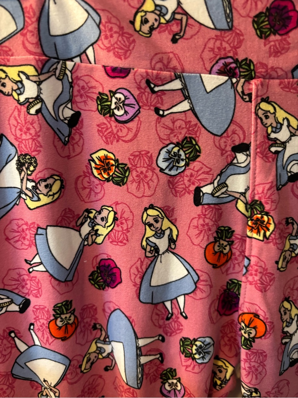 Rare LuLaRoe Disney Fandom Pink Pansy Alice in Wonderland Print Leggings